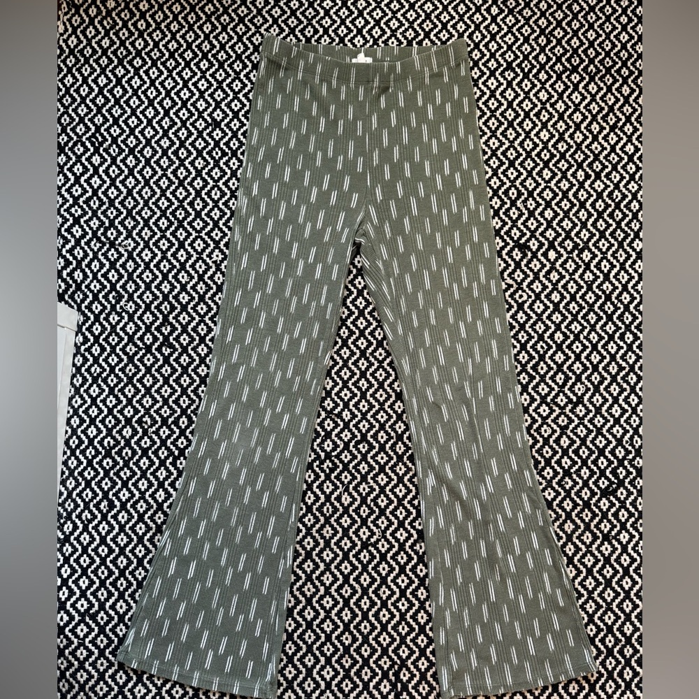 Aerie High Rise Flare Leggings Green and White Ribbed